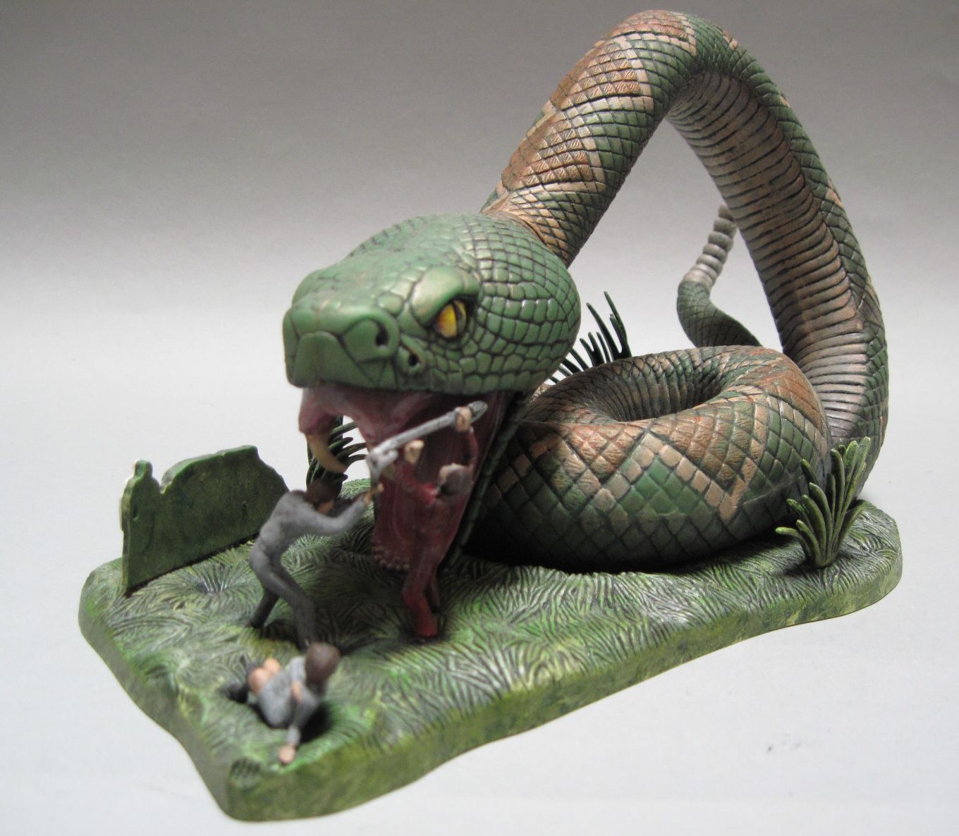 giant s snake diorama gallery 02